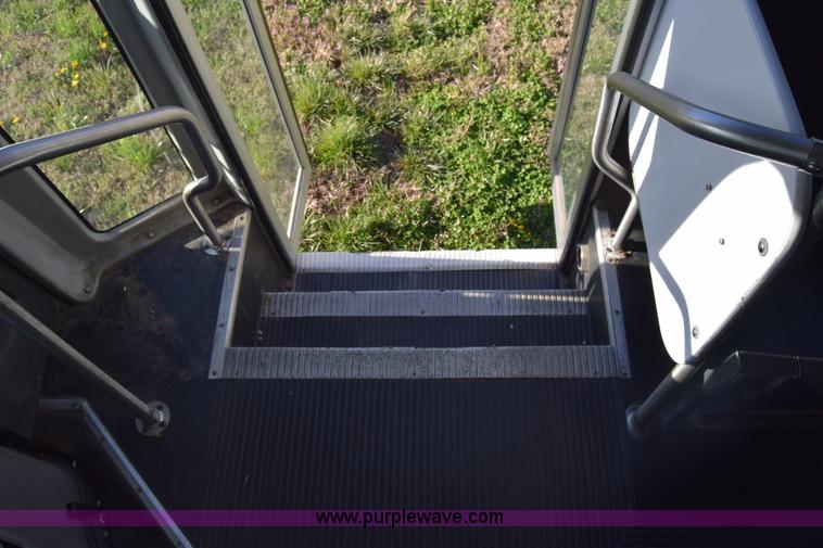 image for item BX9950 2011 Ford Eldorado E450 bus