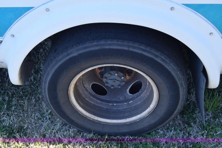 image for item BX9950 2011 Ford Eldorado E450 bus