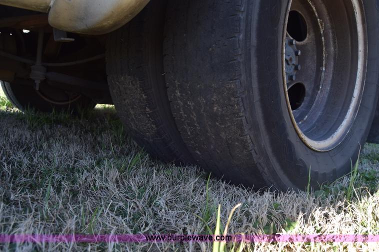 image for item BX9950 2011 Ford Eldorado E450 bus