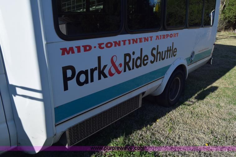 image for item BX9950 2011 Ford Eldorado E450 bus