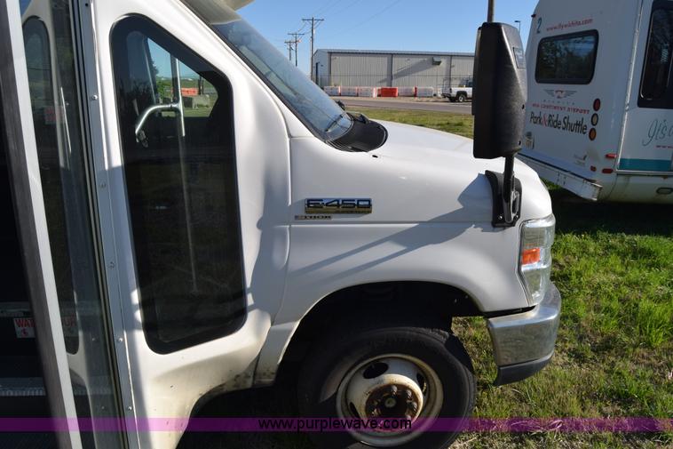 image for item BX9950 2011 Ford Eldorado E450 bus