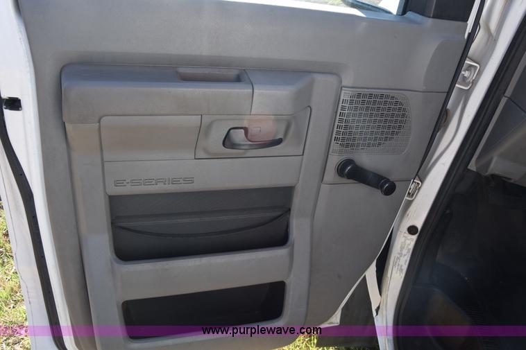 image for item BX9952 2009 Ford Eldorado E450 bus