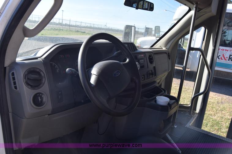 image for item BX9952 2009 Ford Eldorado E450 bus