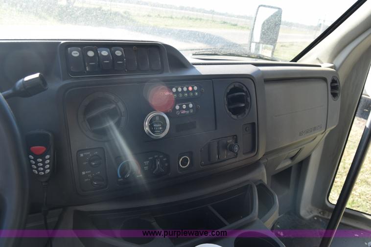 image for item BX9952 2009 Ford Eldorado E450 bus
