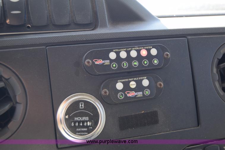 image for item BX9952 2009 Ford Eldorado E450 bus