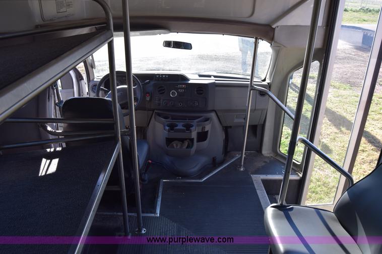 image for item BX9952 2009 Ford Eldorado E450 bus