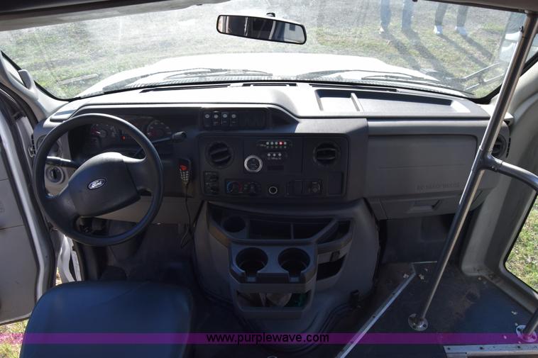 image for item BX9952 2009 Ford Eldorado E450 bus