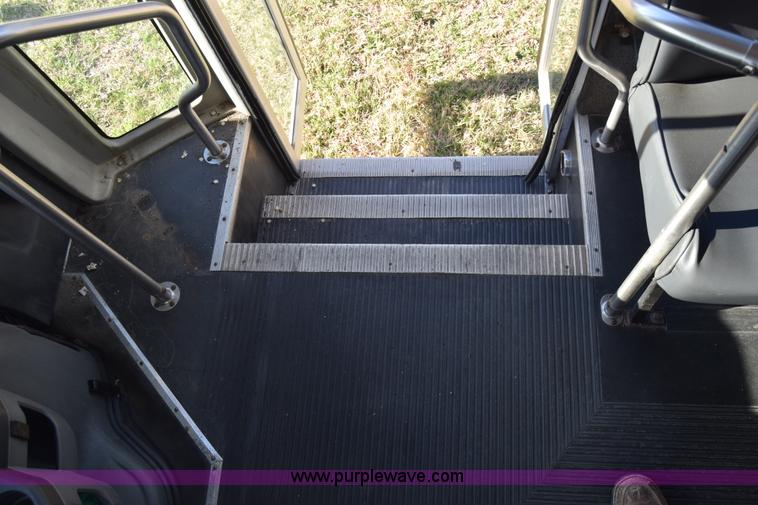 image for item BX9952 2009 Ford Eldorado E450 bus