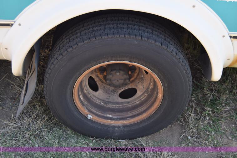 image for item BX9952 2009 Ford Eldorado E450 bus