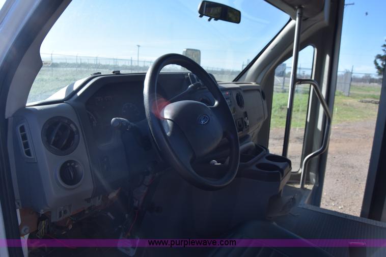 image for item BX9953 2009 Ford Eldorado E450 bus