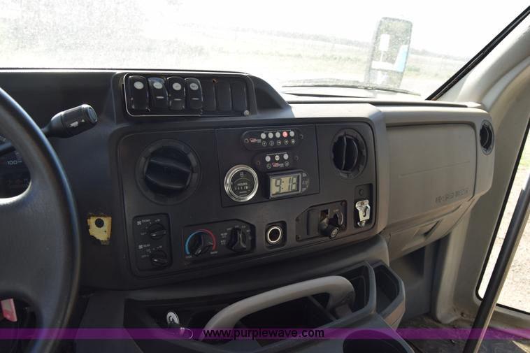 image for item BX9953 2009 Ford Eldorado E450 bus