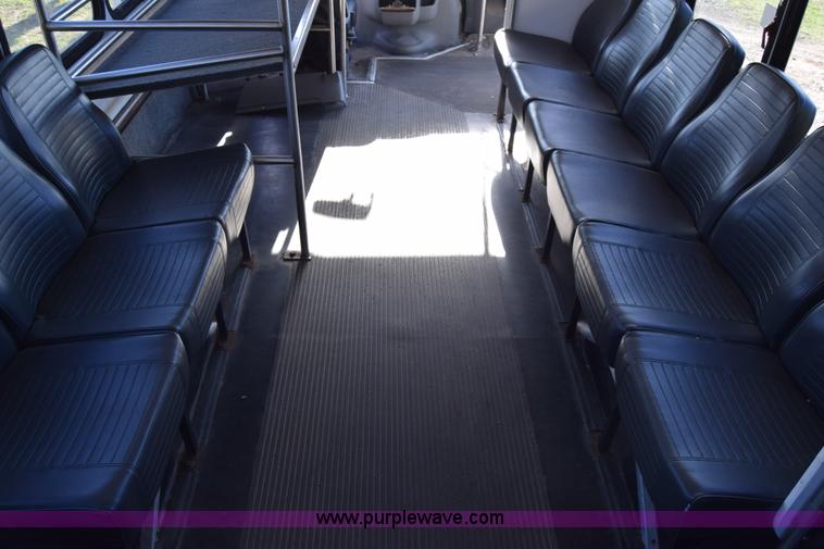 image for item BX9953 2009 Ford Eldorado E450 bus