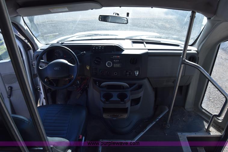 image for item BX9953 2009 Ford Eldorado E450 bus