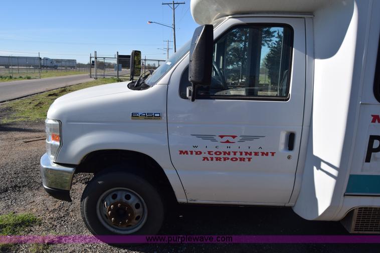 image for item BX9953 2009 Ford Eldorado E450 bus