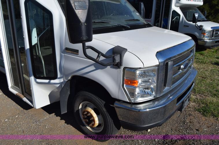 image for item BX9953 2009 Ford Eldorado E450 bus