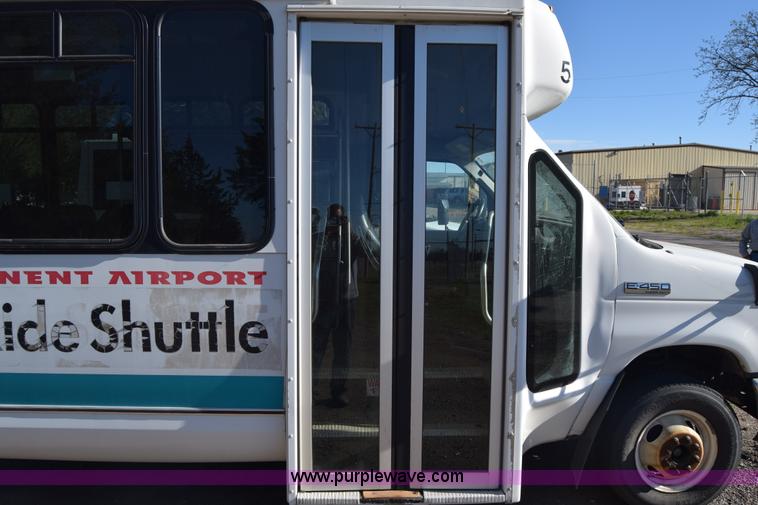 image for item BX9953 2009 Ford Eldorado E450 bus