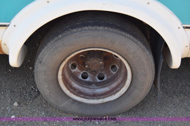 image for item BX9953 2009 Ford Eldorado E450 bus