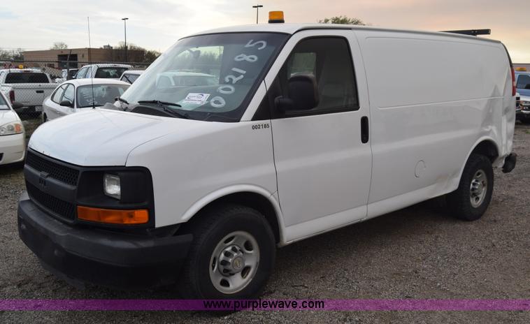 image for item L3752 2010 Chevrolet Express 2500 Cargo van