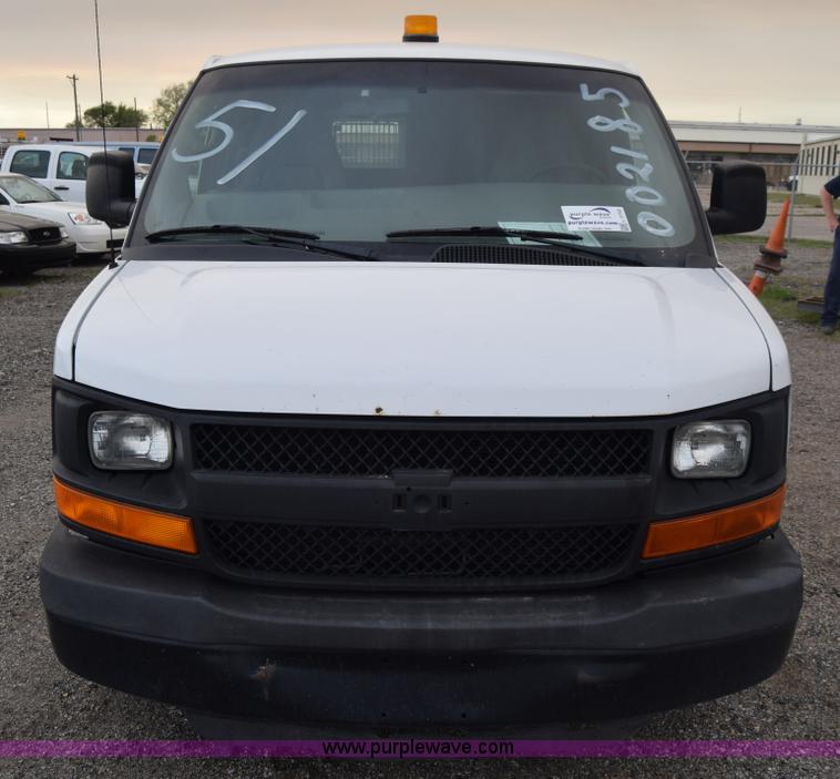 image for item L3752 2010 Chevrolet Express 2500 Cargo van
