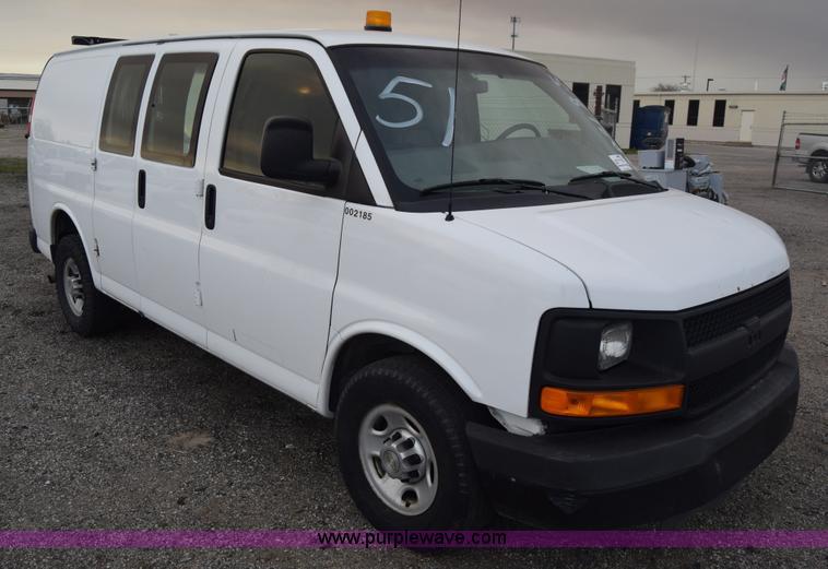 image for item L3752 2010 Chevrolet Express 2500 Cargo van