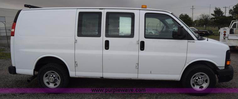 image for item L3752 2010 Chevrolet Express 2500 Cargo van