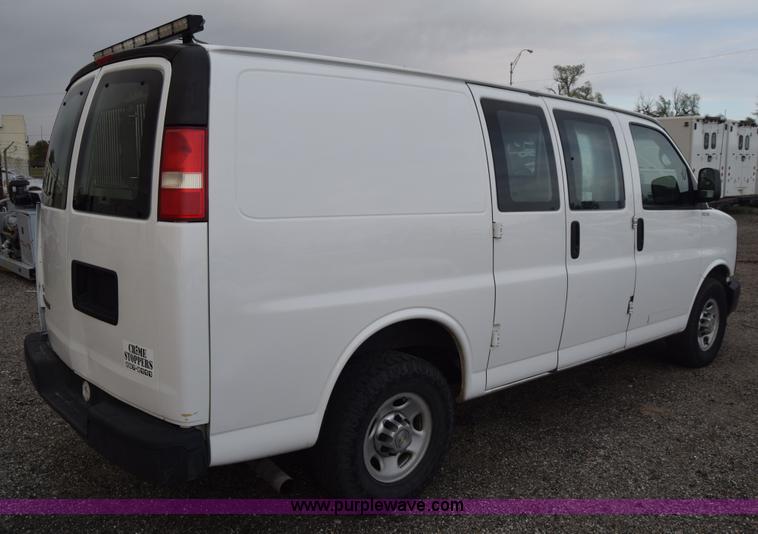 image for item L3752 2010 Chevrolet Express 2500 Cargo van