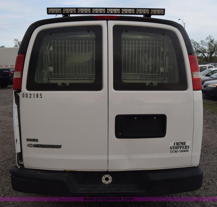 image for item L3752 2010 Chevrolet Express 2500 Cargo van