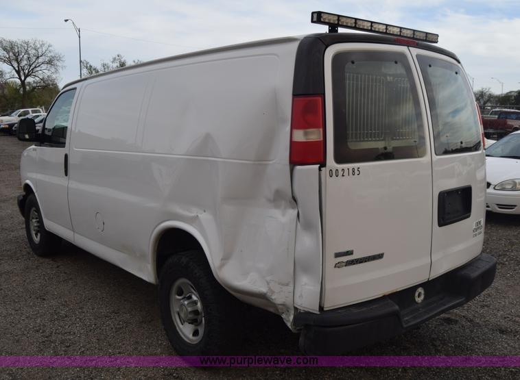 image for item L3752 2010 Chevrolet Express 2500 Cargo van