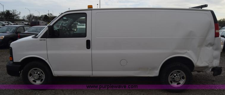 image for item L3752 2010 Chevrolet Express 2500 Cargo van