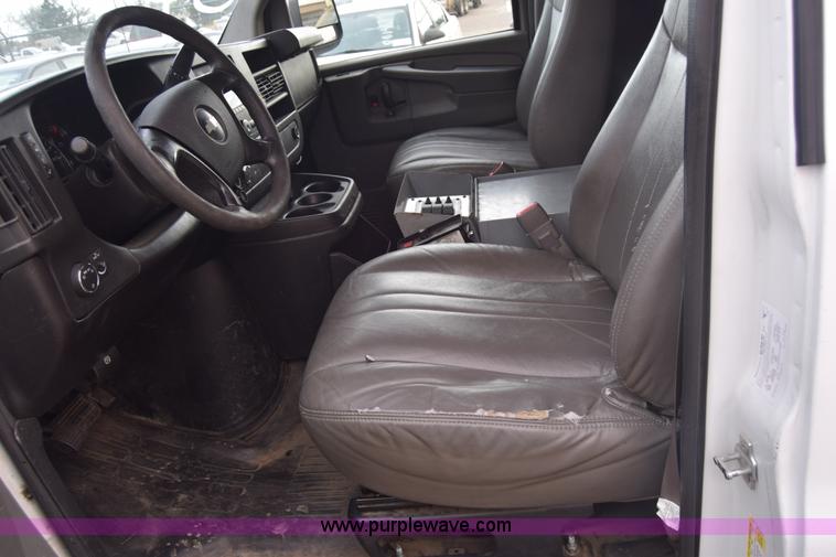 image for item L3752 2010 Chevrolet Express 2500 Cargo van