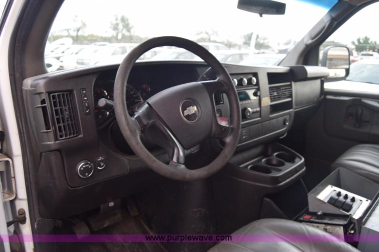 image for item L3752 2010 Chevrolet Express 2500 Cargo van