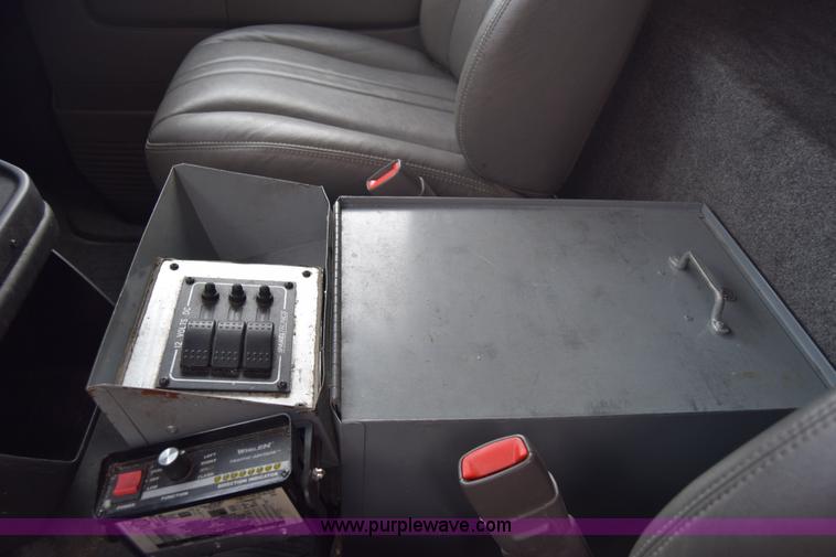 image for item L3752 2010 Chevrolet Express 2500 Cargo van