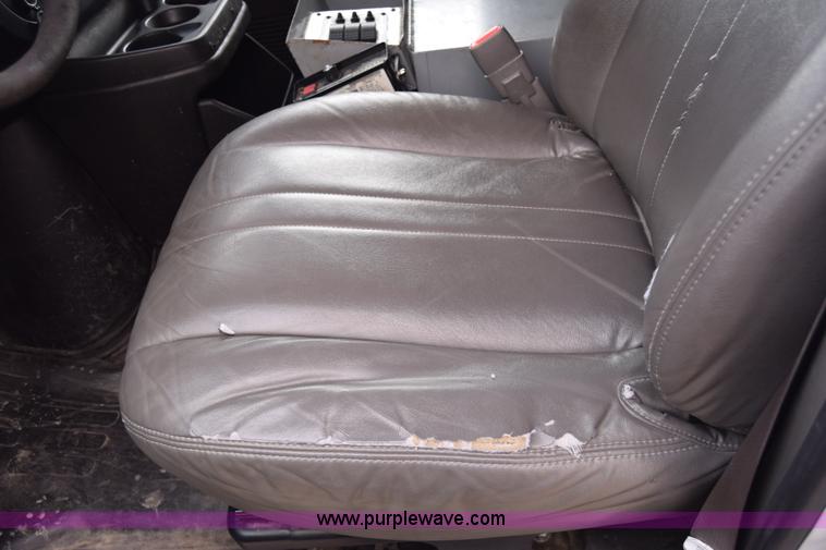 image for item L3752 2010 Chevrolet Express 2500 Cargo van