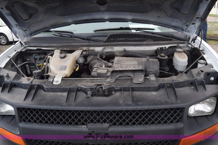 image for item L3752 2010 Chevrolet Express 2500 Cargo van