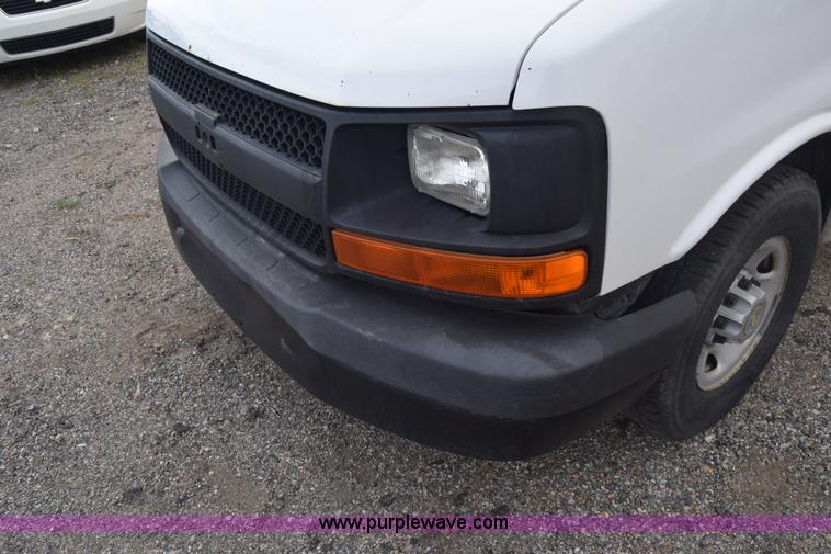 image for item L3752 2010 Chevrolet Express 2500 Cargo van
