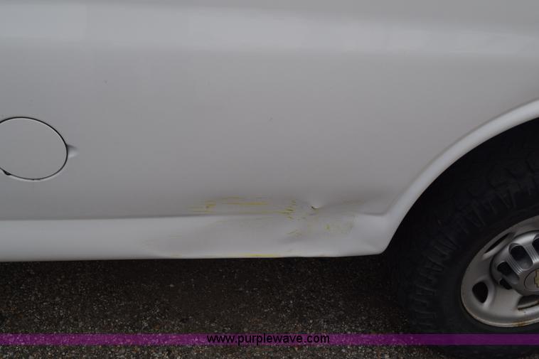 image for item L3752 2010 Chevrolet Express 2500 Cargo van