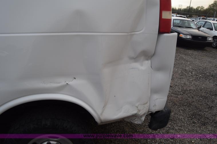 image for item L3752 2010 Chevrolet Express 2500 Cargo van