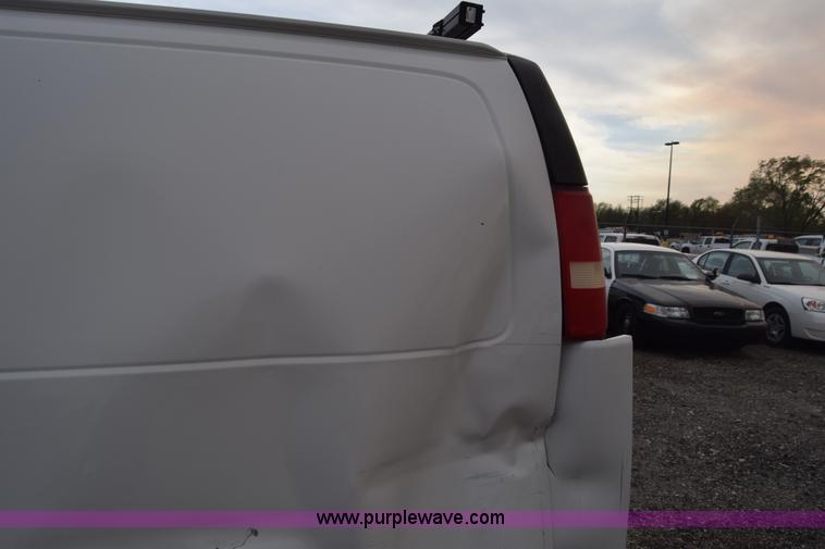 image for item L3752 2010 Chevrolet Express 2500 Cargo van