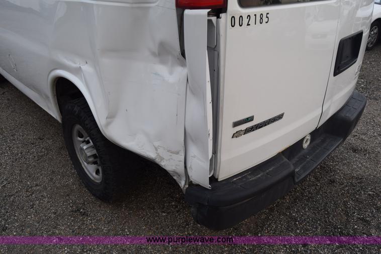 image for item L3752 2010 Chevrolet Express 2500 Cargo van