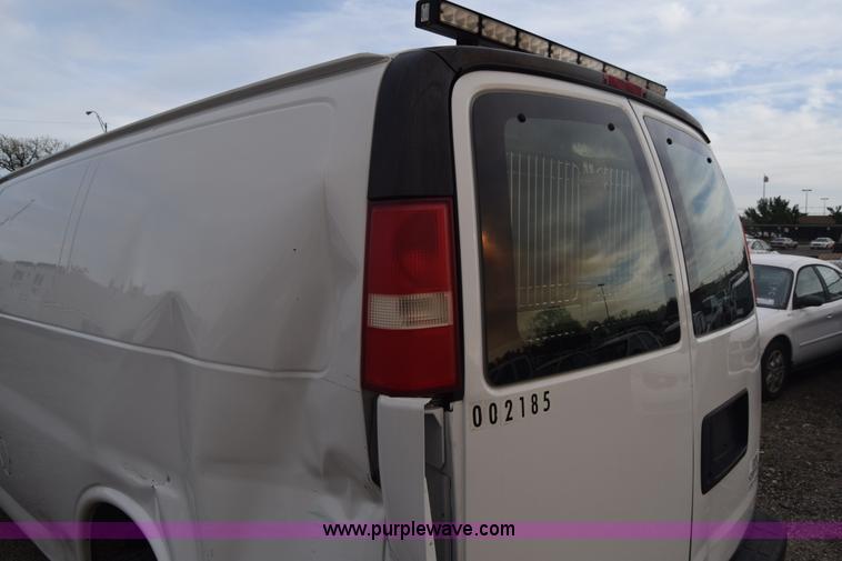 image for item L3752 2010 Chevrolet Express 2500 Cargo van