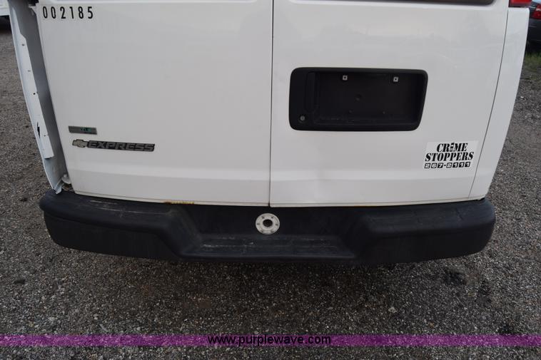 image for item L3752 2010 Chevrolet Express 2500 Cargo van