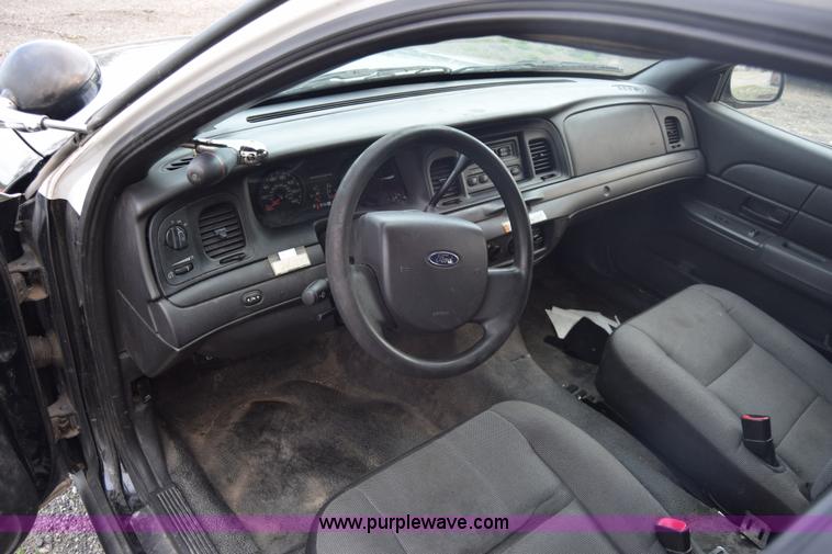image for item L3753 2009 Ford Crown Victoria Police Interceptor