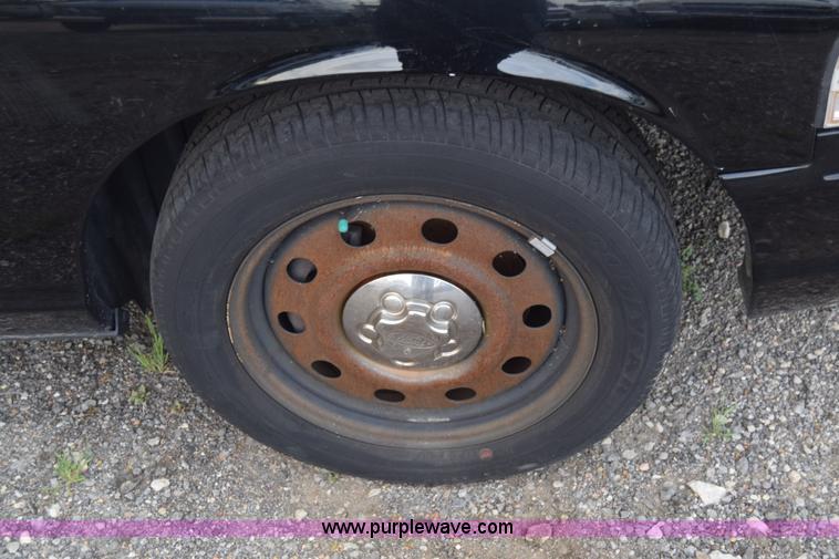 image for item L3753 2009 Ford Crown Victoria Police Interceptor