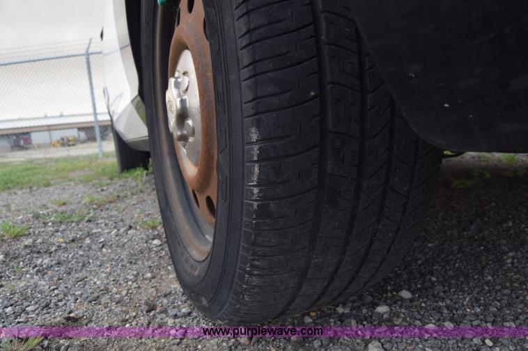 image for item L3753 2009 Ford Crown Victoria Police Interceptor