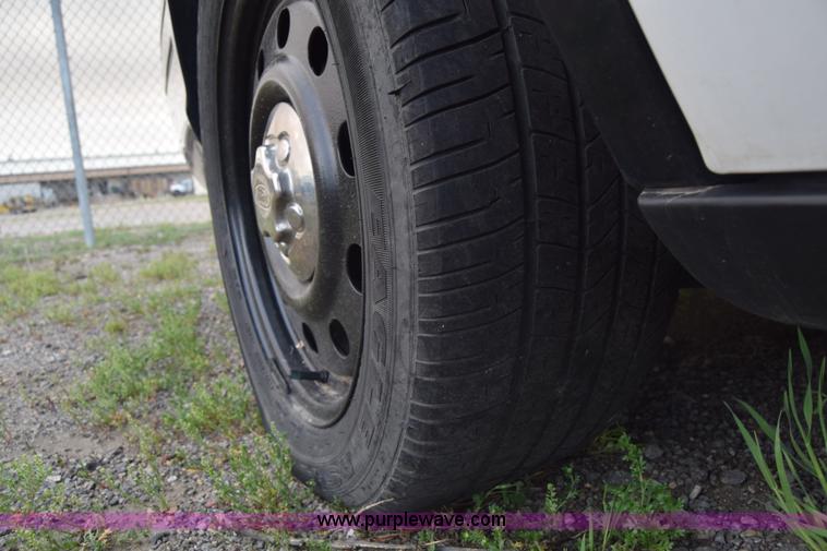 image for item L3753 2009 Ford Crown Victoria Police Interceptor