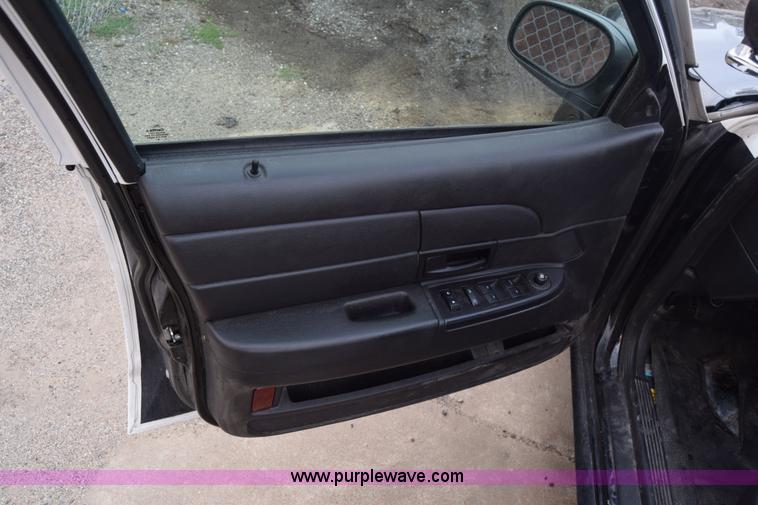 image for item L3754 2011 Ford Crown Victoria Police Interceptor