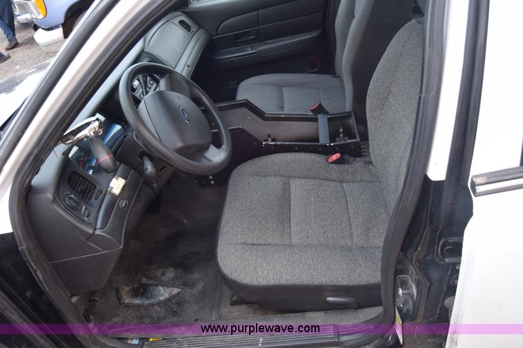 image for item L3754 2011 Ford Crown Victoria Police Interceptor