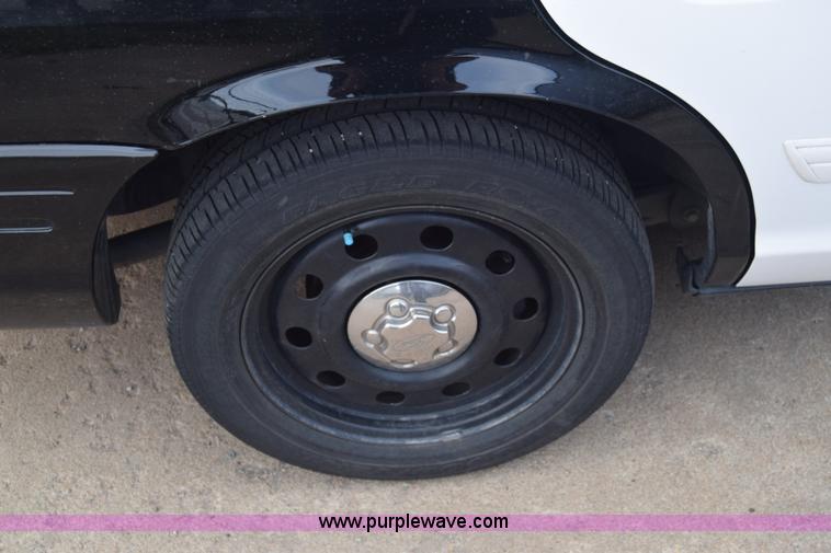 image for item L3754 2011 Ford Crown Victoria Police Interceptor