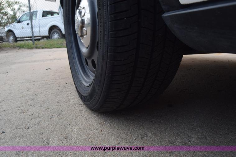 image for item L3754 2011 Ford Crown Victoria Police Interceptor