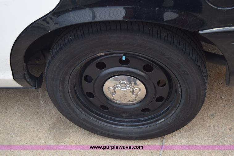 image for item L3754 2011 Ford Crown Victoria Police Interceptor